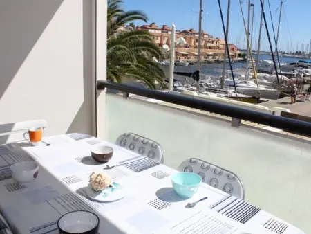 Location appartement à Gruissan, Appt 2P cabine, 6 couchages avec piscine et parking à Gruissan, près plage et port