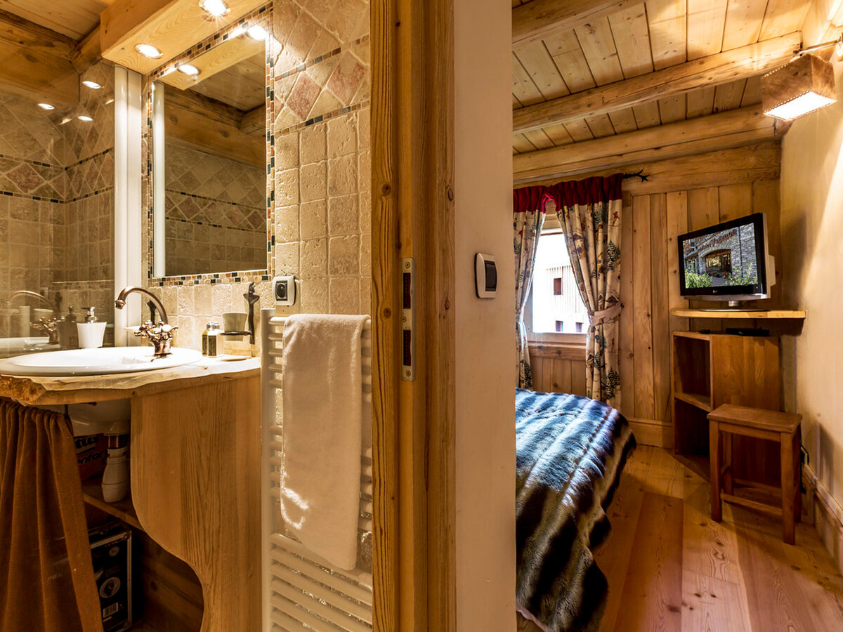 Appartement 6 personnes avec cheminée et balcon sud à Val-d'Isère - Photo 7