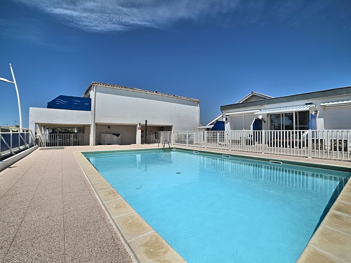 Appartement à 50 m de la plage, piscine, vue mer partielle - Photo 1