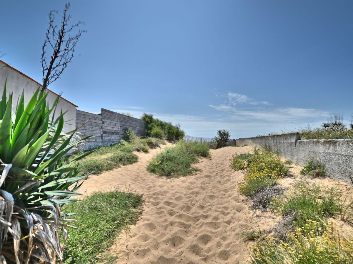 Appartement à 50 m de la plage, piscine, vue mer partielle - Photo 2