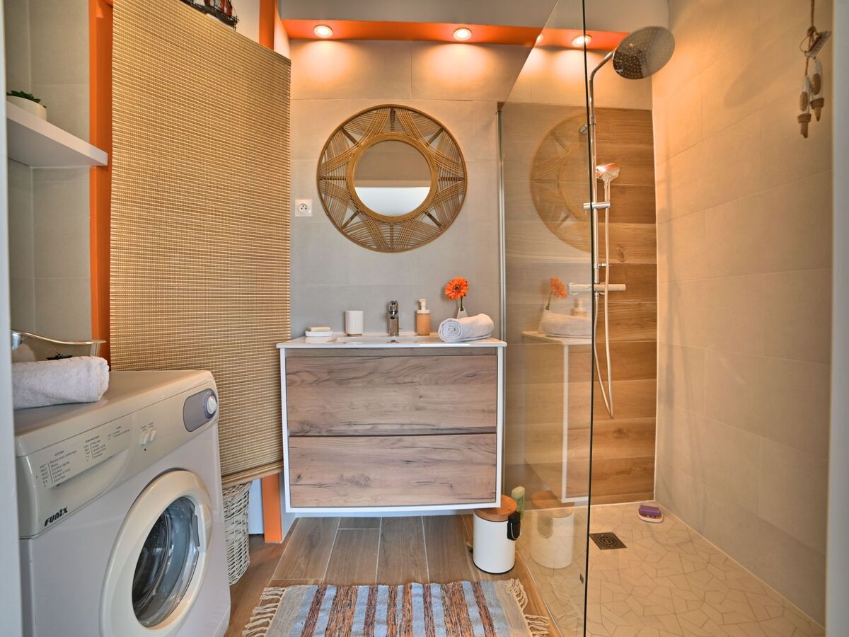 Appartement à 50 m de la plage, piscine, vue mer partielle - Photo 12