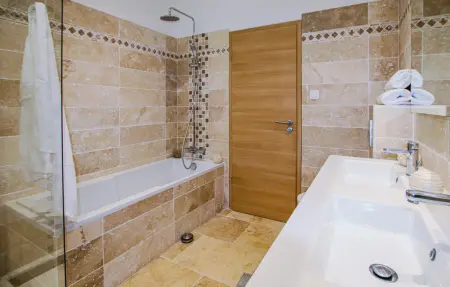 Maison 5 chambres avec piscine privée et vue Mont Ventoux : photo 35