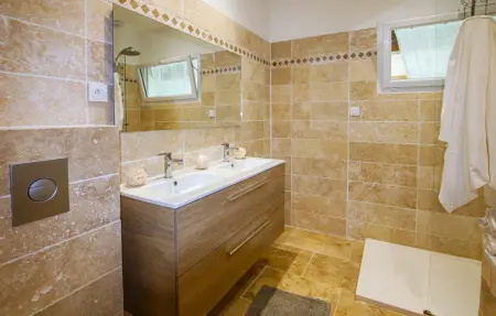 Maison 5 chambres avec piscine privée et vue Mont Ventoux : photo 37