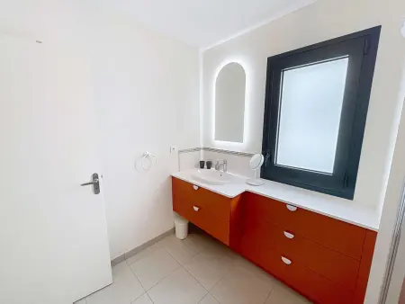 Appartement PMR avec Terrasse au Cœur de Granville, Proche Plage et Port - Photo 7