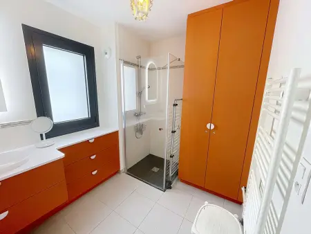 Appartement PMR avec Terrasse au Cœur de Granville, Proche Plage et Port - Photo 8