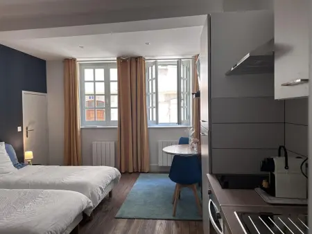 Studio 24m² centre historique Moulins, terrasse privée : photo 3