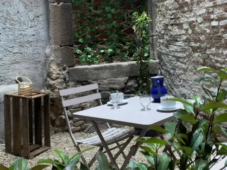Studio 24m² centre historique Moulins, terrasse privée : photo 11