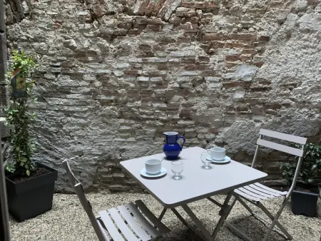 Studio 24m² centre historique Moulins, terrasse privée : photo 12