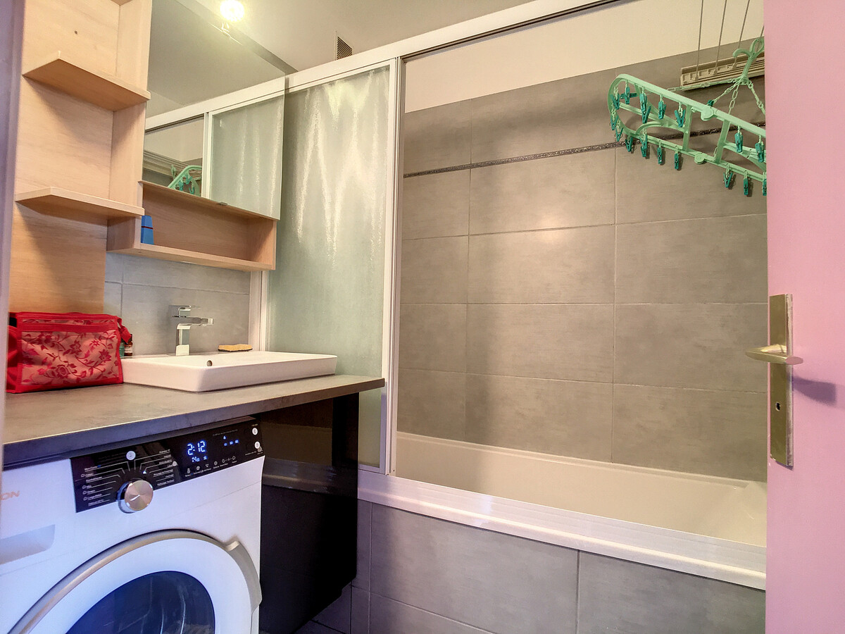 F2 cabine climatisé, terrasse 25m², garage à Carnon - Photo 12