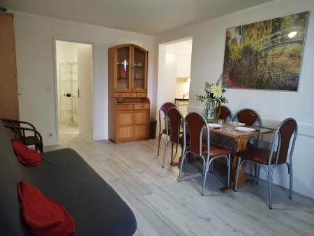 Location appartement à Orcières Merlette, T2 lumineux 6 pers au pied des pistes avec WIFI, balcon, casier à skis, à 5 min des commerces et loisirs