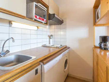 Studio cabine rénové près des pistes avec balcon - Photo 2