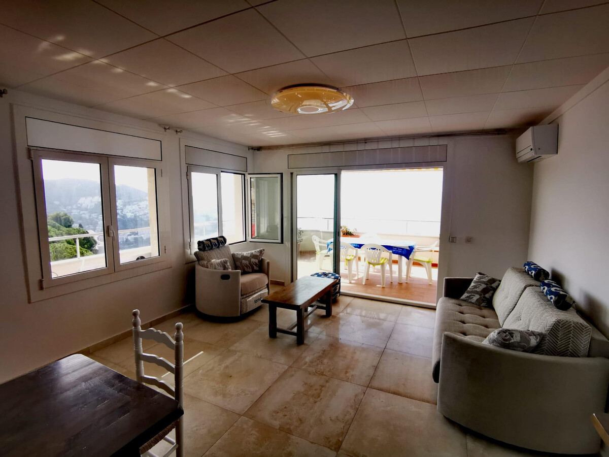 Appartement rénové, terrasse 30 m² vue baie à Roses - Photo 4