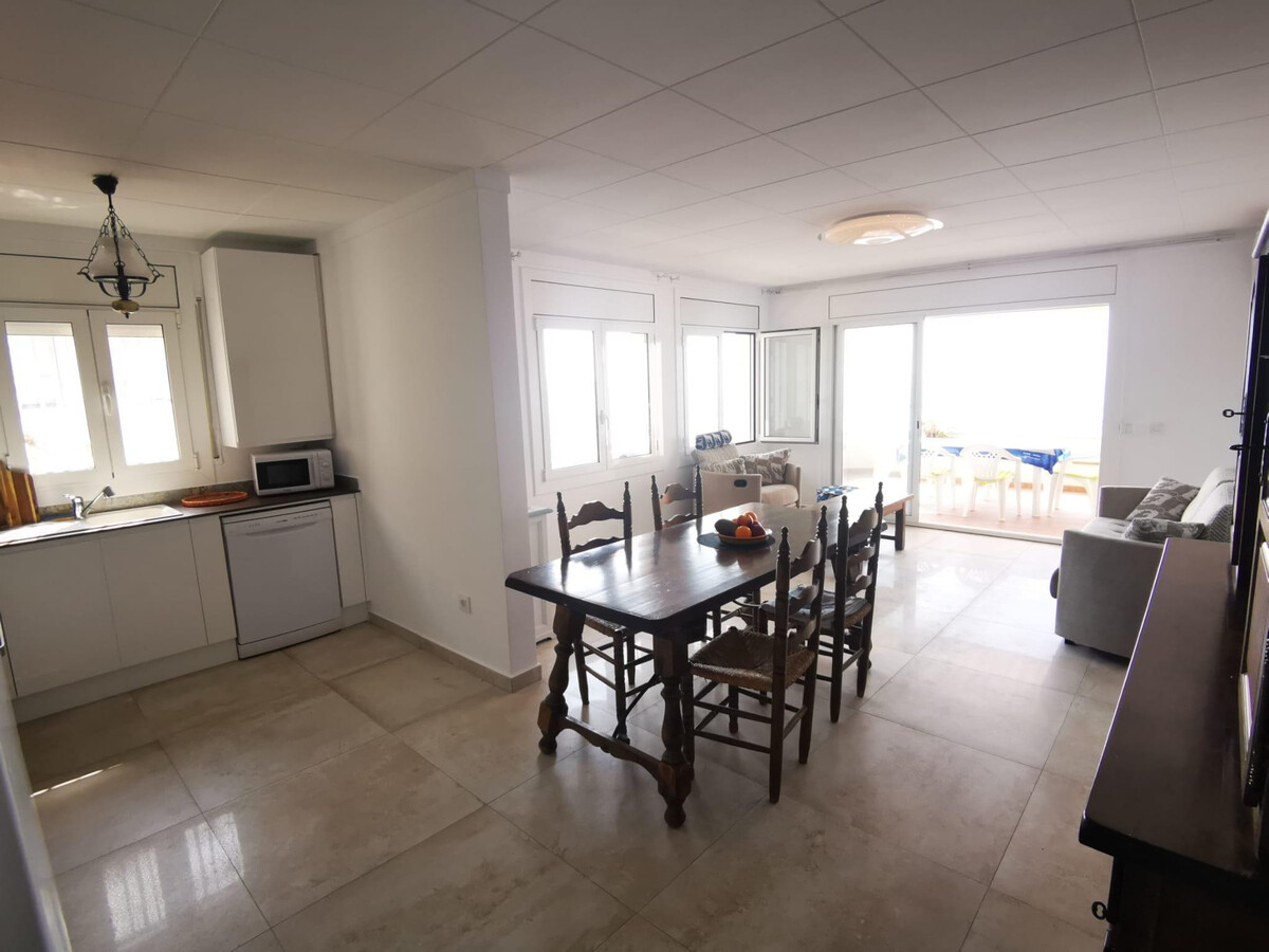 Appartement rénové, terrasse 30 m² vue baie à Roses - Photo 6