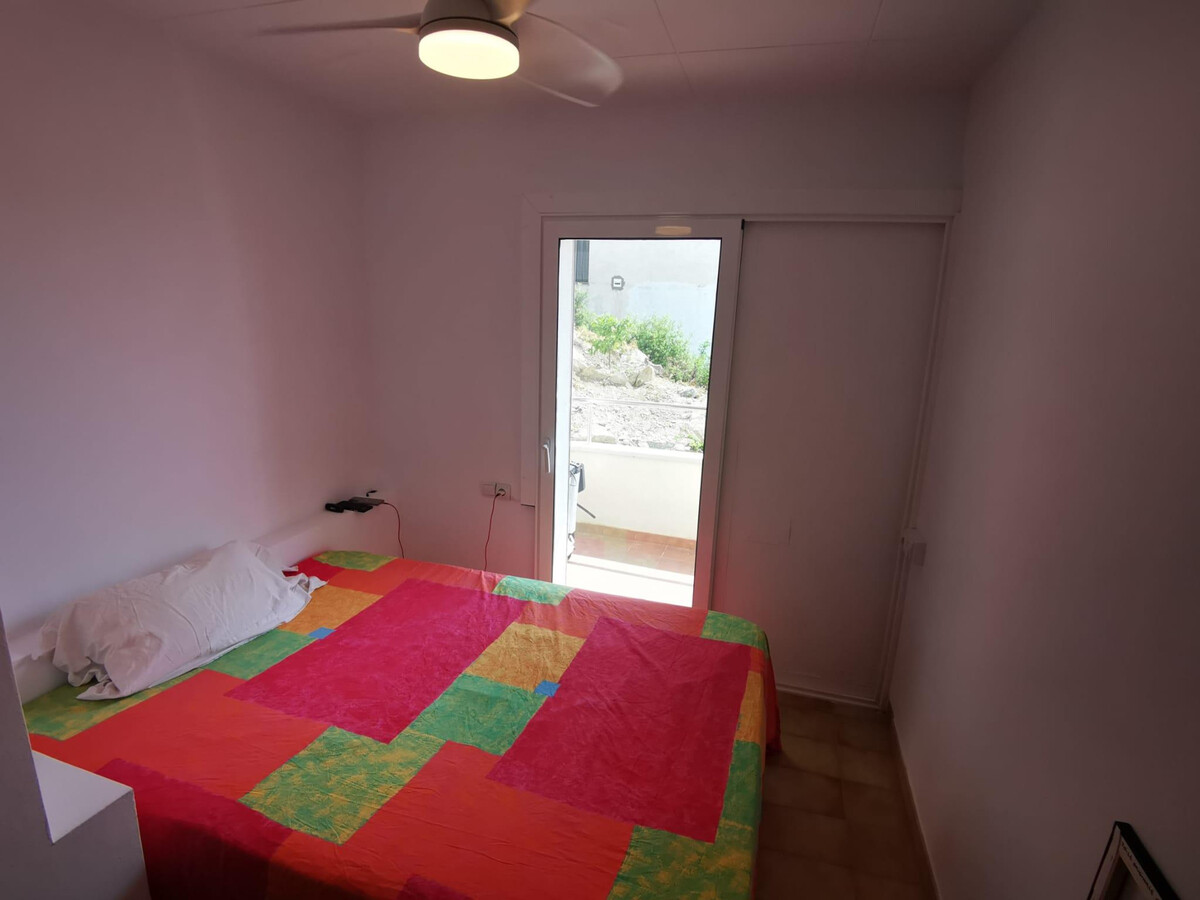 Appartement rénové, terrasse 30 m² vue baie à Roses - Photo 13