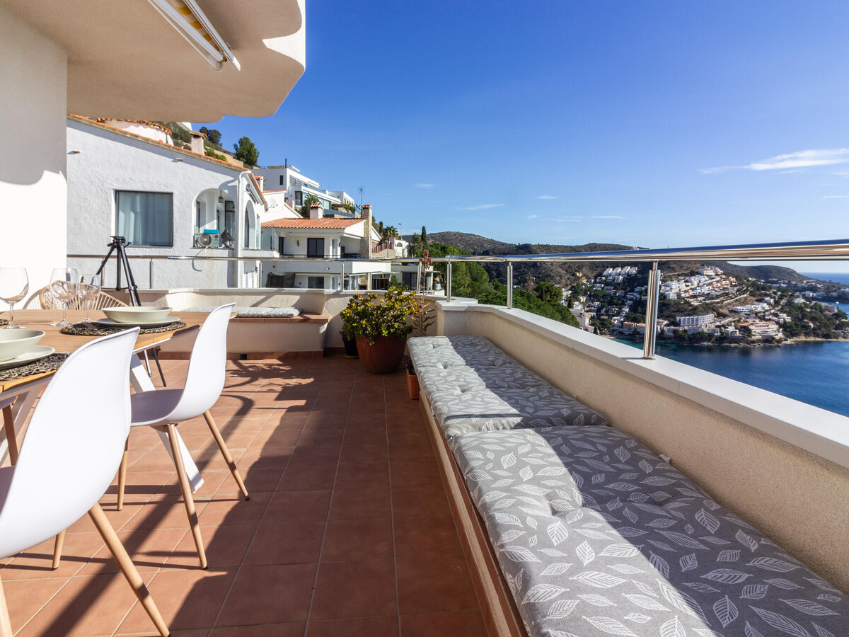 Appartement rénové, terrasse 30 m² vue baie à Roses - Photo 15