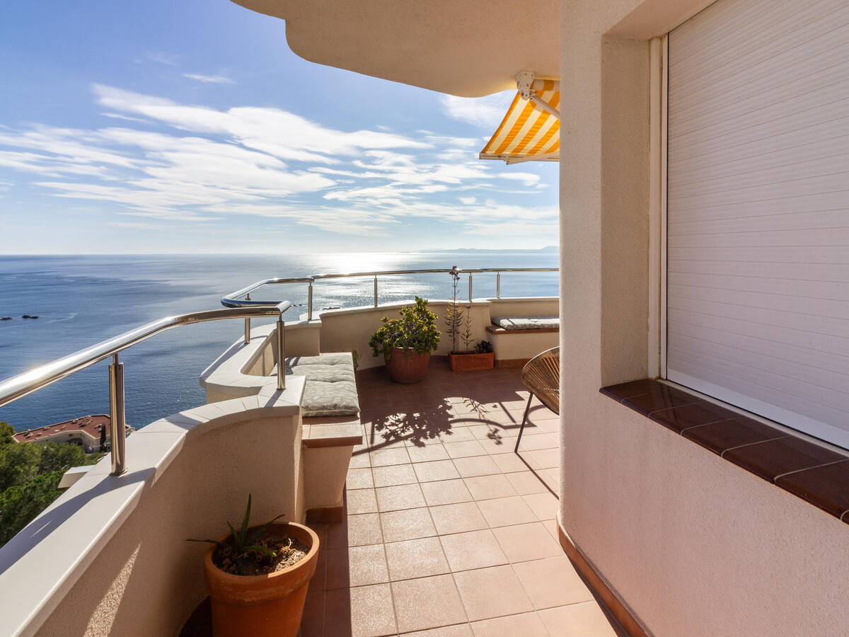 Appartement rénové, terrasse 30 m² vue baie à Roses - Photo 17