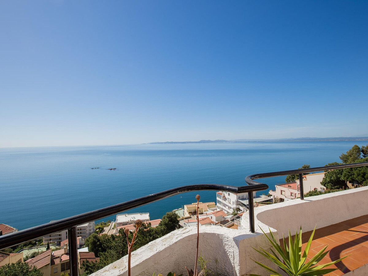 Appartement rénové, terrasse 30 m² vue baie à Roses - Photo 18