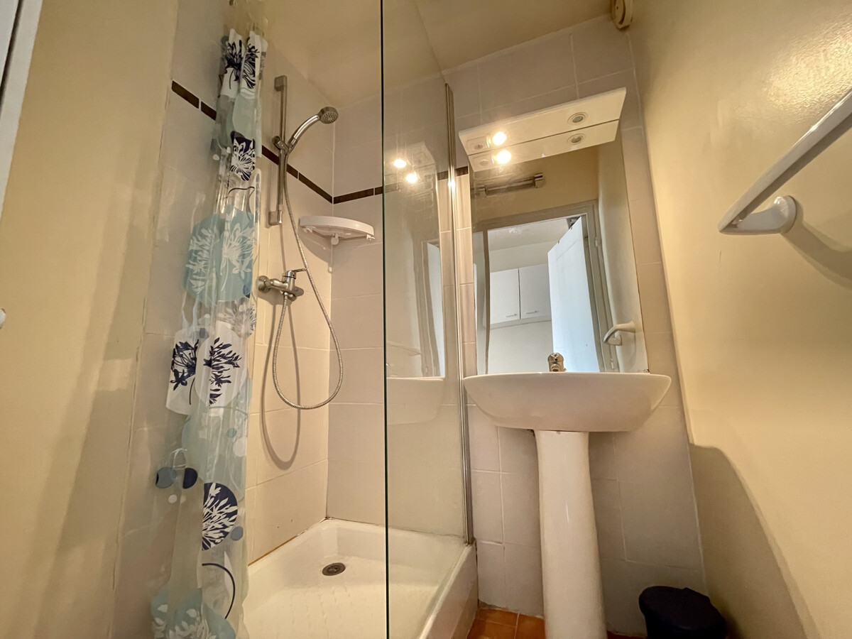 Studio-cabine 19m² avec parking à Sète, 600m plages - Photo 8