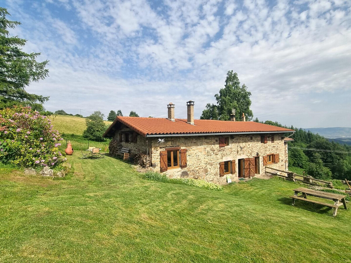 Gîte 100m² Pilat : 6 pers, poêle, vue vallons - Photo 1