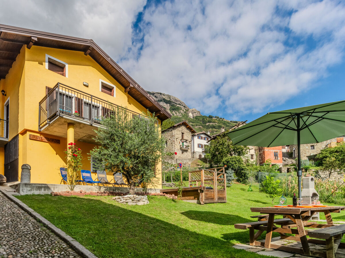 Maison Leonardo à 420 m d'altitude, vue montagne et bain à remous - Photo 1