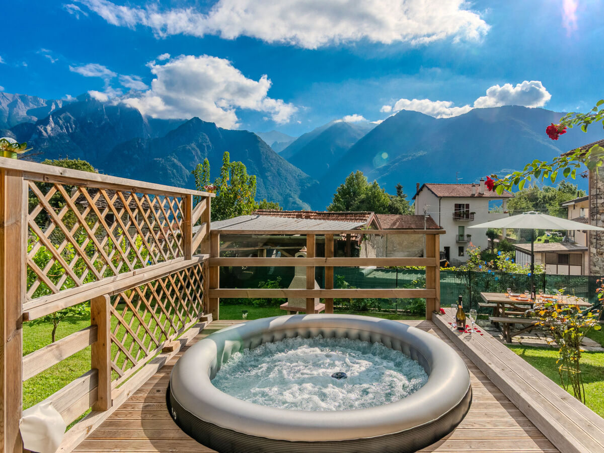Maison Leonardo à 420 m d'altitude, vue montagne et bain à remous - Photo 2