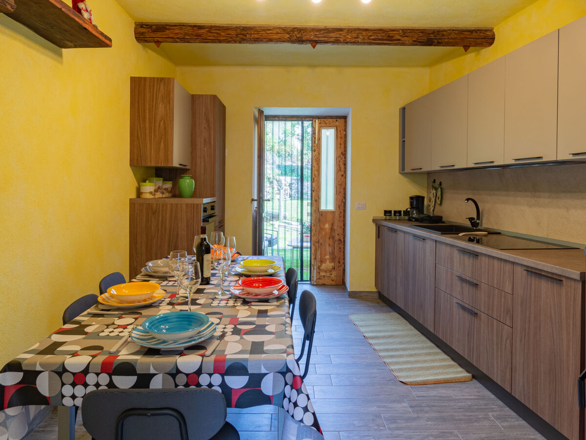 Maison Leonardo à 420 m d'altitude, vue montagne et bain à remous - Photo 4