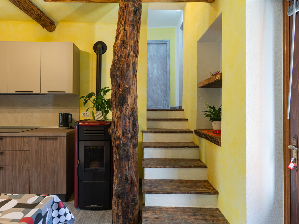 Maison Leonardo à 420 m d'altitude, vue montagne et bain à remous - Photo 14