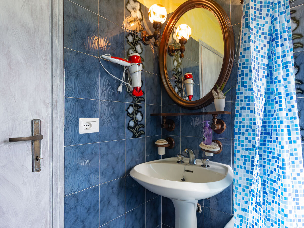 Maison Leonardo à 420 m d'altitude, vue montagne et bain à remous - Photo 24