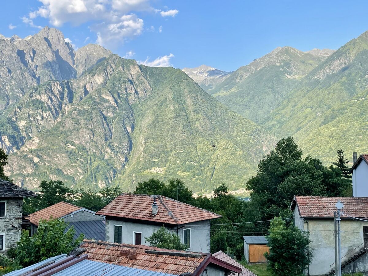 Maison Leonardo à 420 m d'altitude, vue montagne et bain à remous - Photo 27