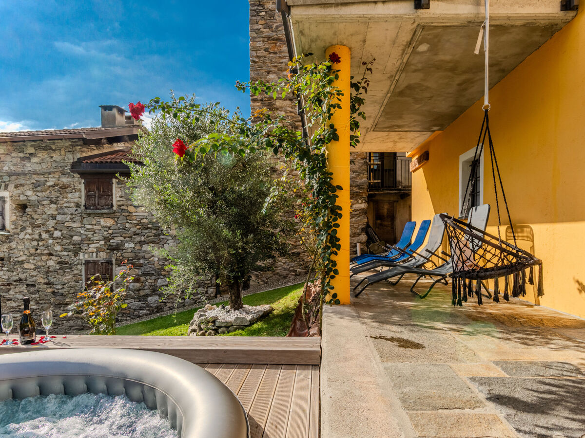 Maison Leonardo à 420 m d'altitude, vue montagne et bain à remous - Photo 35