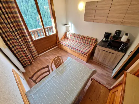 Location appartement à Valfréjus, Studio 4 pers au coeur de Valfréjus avec balcon, cuisine équipée, casier à skis
