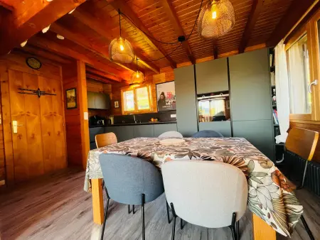 Chalet à Autrans, 3 chambres, cheminée, terrasse, parking : photo 3