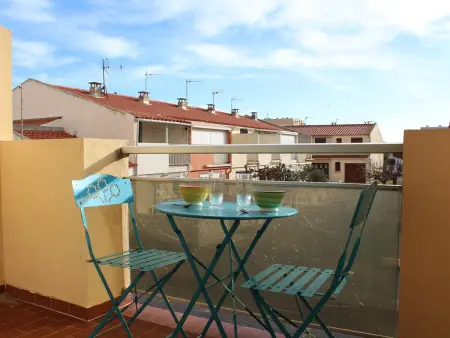 Location appartement à Port la Nouvelle, Appartement traversant avec balcons, parking privé, à 250m de la plage - Port-la-Nouvelle