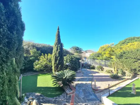 Maison rénovée à Port-Vendres, jardin et parking : photo 17