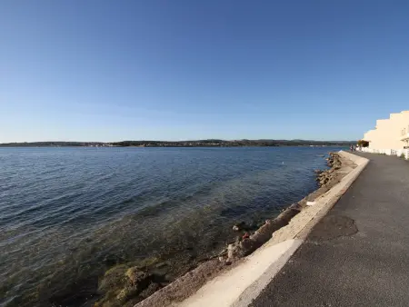 T2 rénové avec parking, climatisation à Balaruc-les-Bains : photo 12