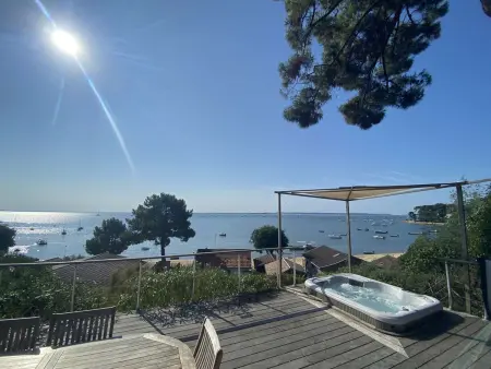 Location villa à Lège Cap Ferret, Grande villa avec jacuzzi à La Pointe aux Chevaux