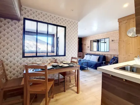 Location appartement à Saint Martin de Belleville, Charmant 2 Pièces Rénové, Proche Pistes, Balcon, Parking Extérieur