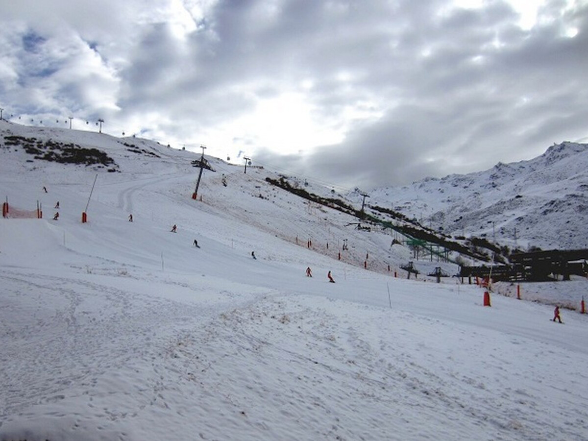 Appartement 40 m² skis aux pieds, balcon sud, parking - Photo 15