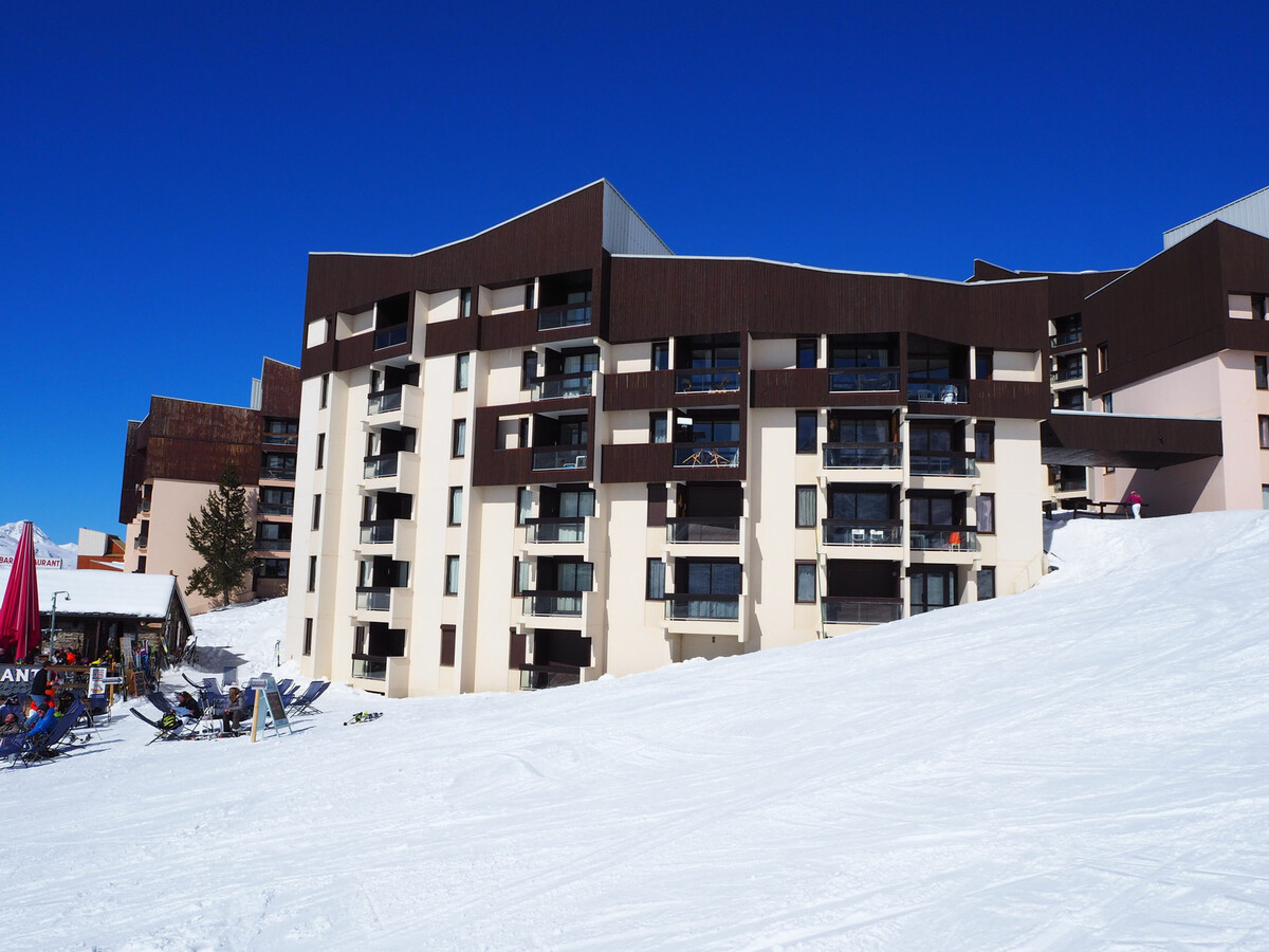 Appartement 40 m² skis aux pieds, balcon sud, parking - Photo 17