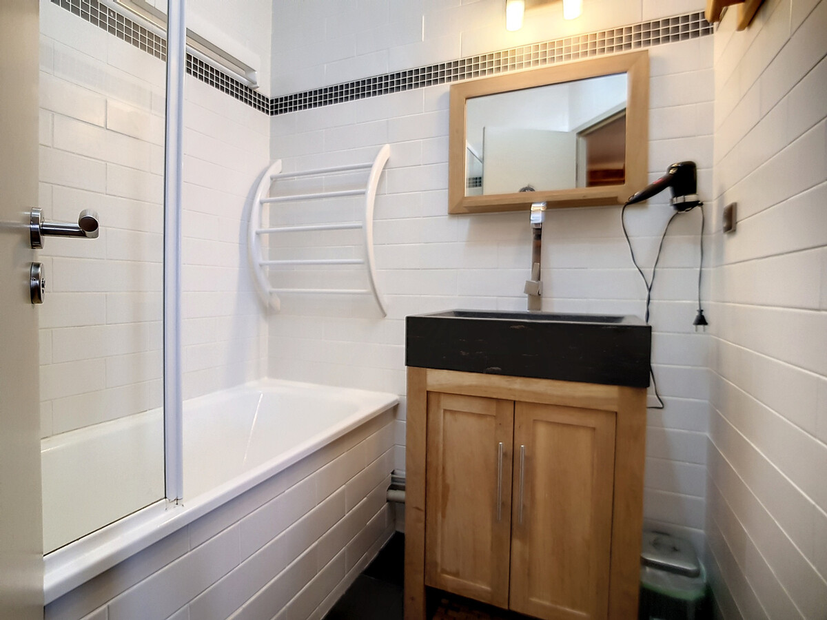 Studio 27 m² skis aux pieds, 4 personnes aux Menuires - Photo 9