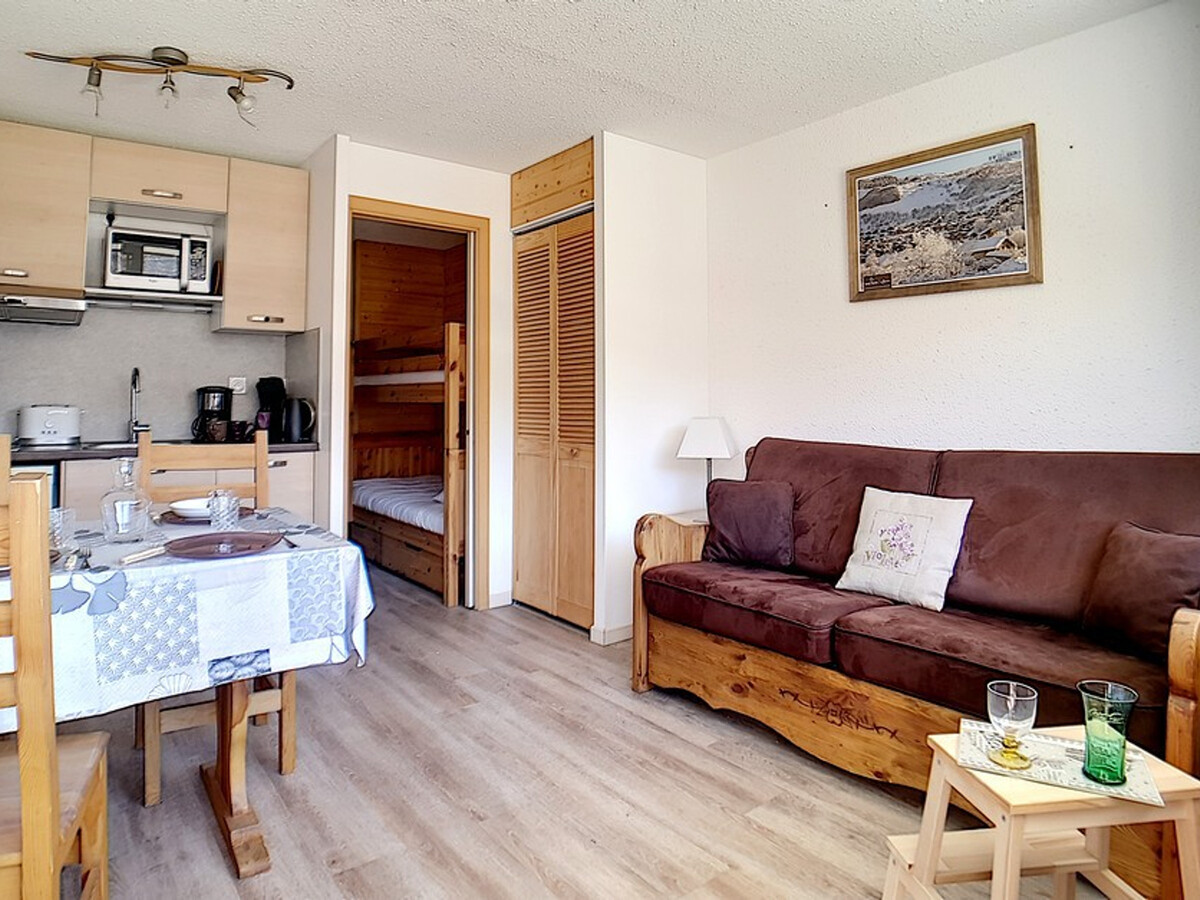Studio rénové 20m² balcon sud, accès direct pistes - Photo 2