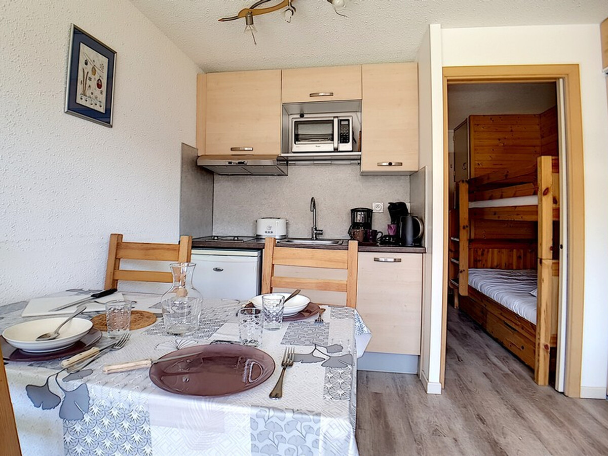 Studio rénové 20m² balcon sud, accès direct pistes - Photo 5