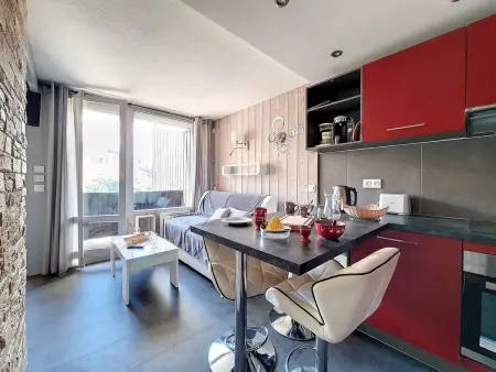 Location appartement à Les Menuires, Appartement moderne rénové au pied des pistes avec balcon