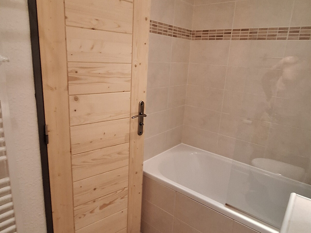 Studio rénové au pied des pistes avec balcon sud - Photo 8