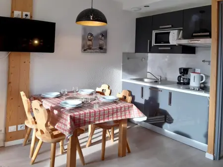 Location appartement à Les Menuires, Studio rénové au pied des pistes avec balcon