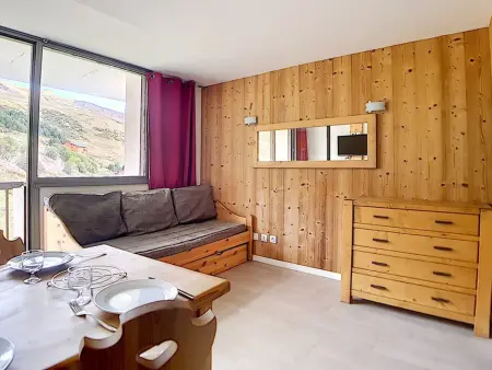Studio avec balcon et coin montagne aux Menuires, pistes à 500 m : photo 2