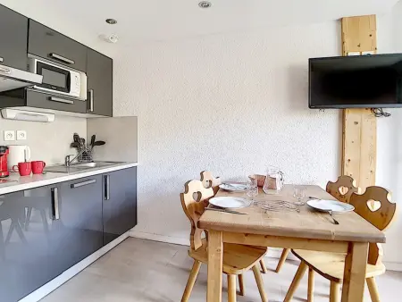 Studio avec balcon et coin montagne aux Menuires, pistes à 500 m : photo 3
