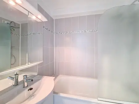 Studio 20m² balcon sud, 13e étage aux Menuires : photo 6