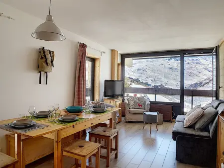 Appartement 3 pièces rénové · 2 balcons · Vue pistes
