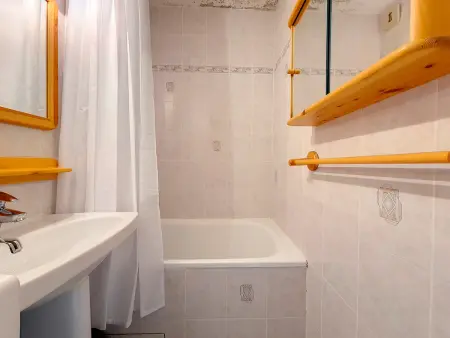Studio 25 m² aux pieds des pistes avec balcon ski : photo 9
